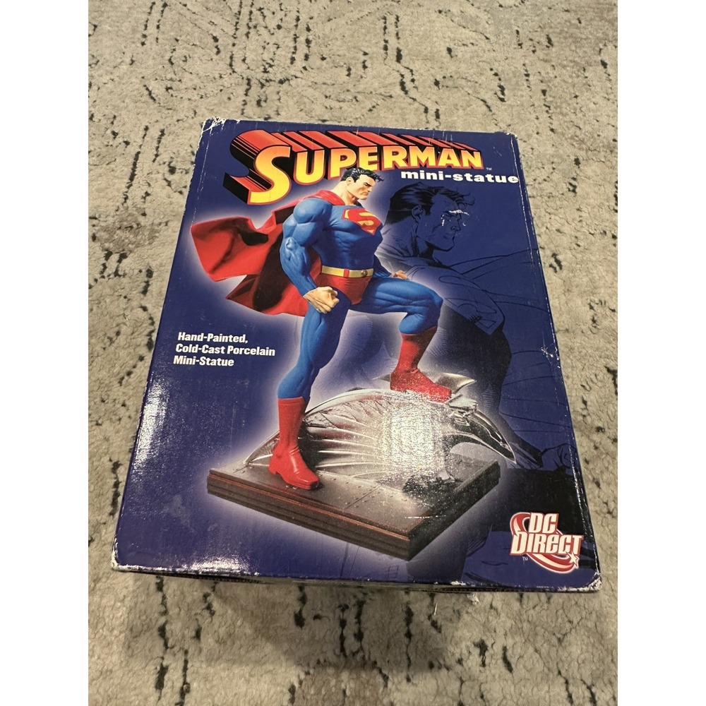 DC Direct-Superman Cold Cast Mini-Statue Jim Lee Art DAMAGED